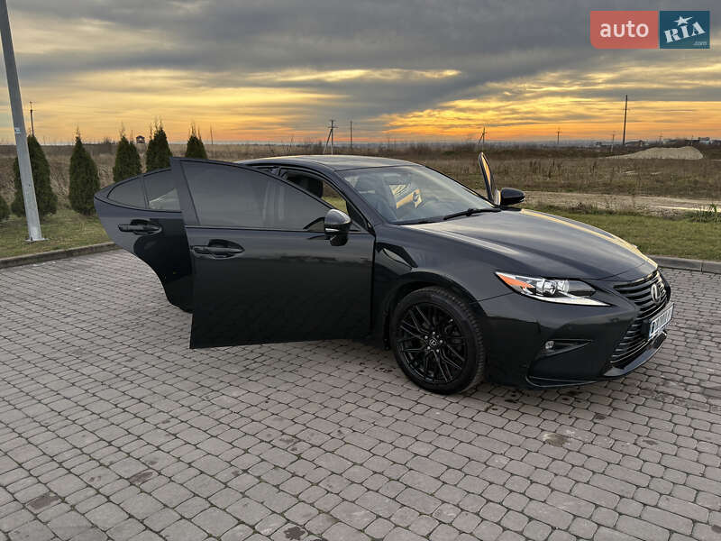 Седан Lexus ES 2017 в Городке