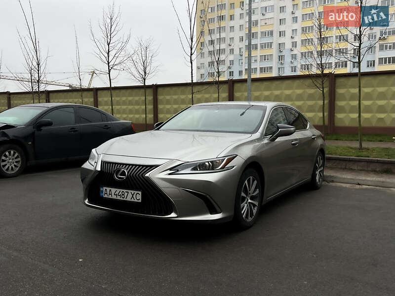 Lexus ES 2019