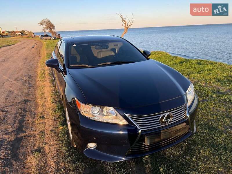Седан Lexus ES 2015 в Одесі