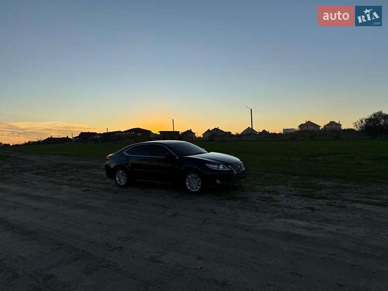 Седан Lexus ES 2015 в Одесі