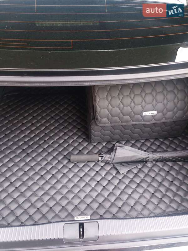 Седан Lexus ES 2016 в Харкові