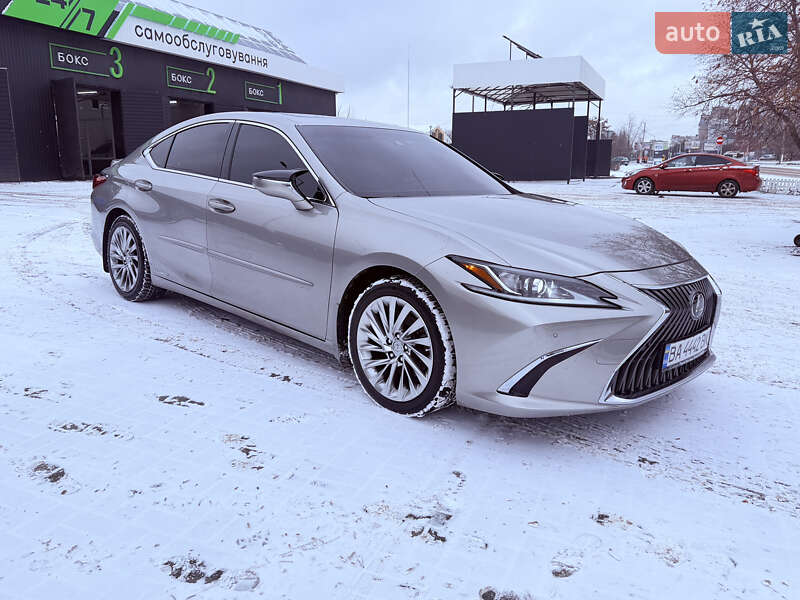 Седан Lexus ES 2018 в Кропивницком