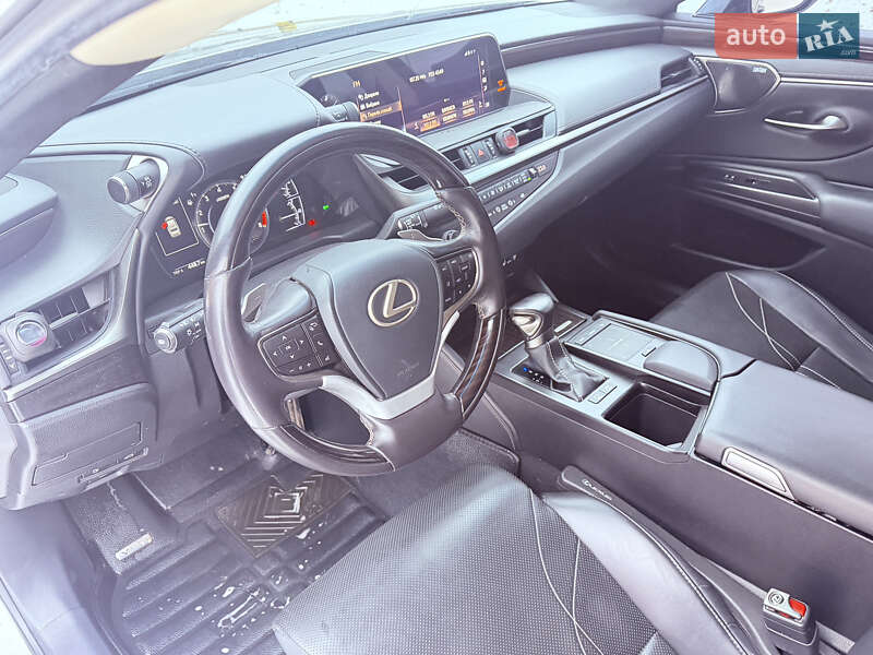 Седан Lexus ES 2018 в Кропивницком