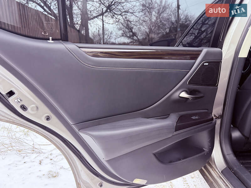 Седан Lexus ES 2018 в Кропивницком