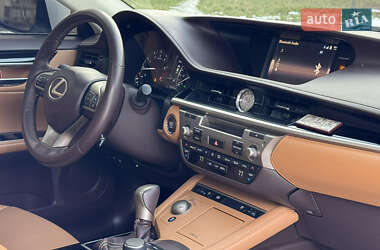 Седан Lexus ES 2016 в Сумах