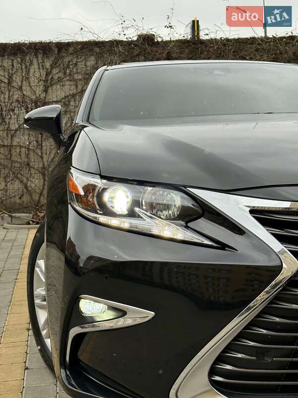 Седан Lexus ES 2018 в Одесі
