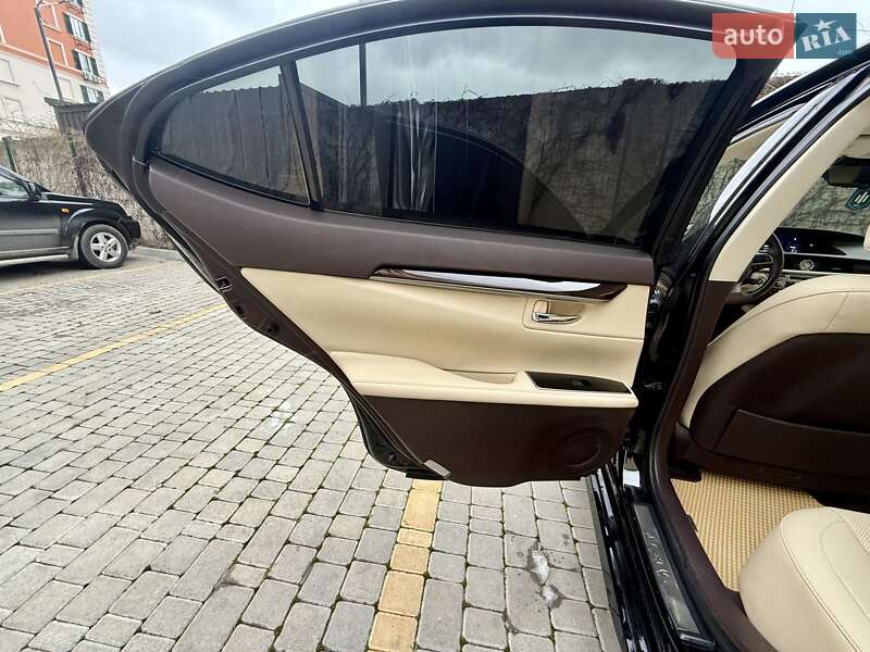 Седан Lexus ES 2018 в Одесі