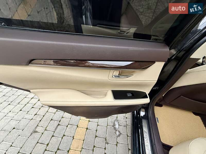 Седан Lexus ES 2018 в Одесі