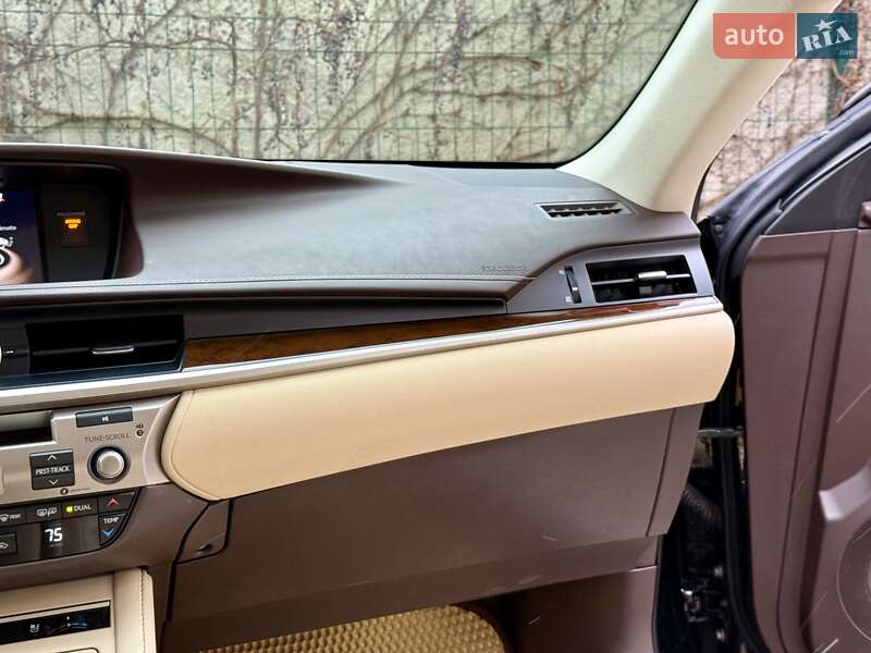 Седан Lexus ES 2018 в Одесі