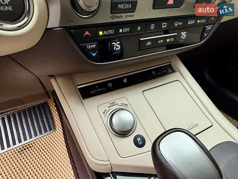 Седан Lexus ES 2018 в Одесі