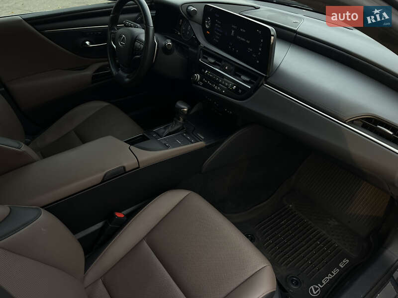 Седан Lexus ES 2022 в Каменском