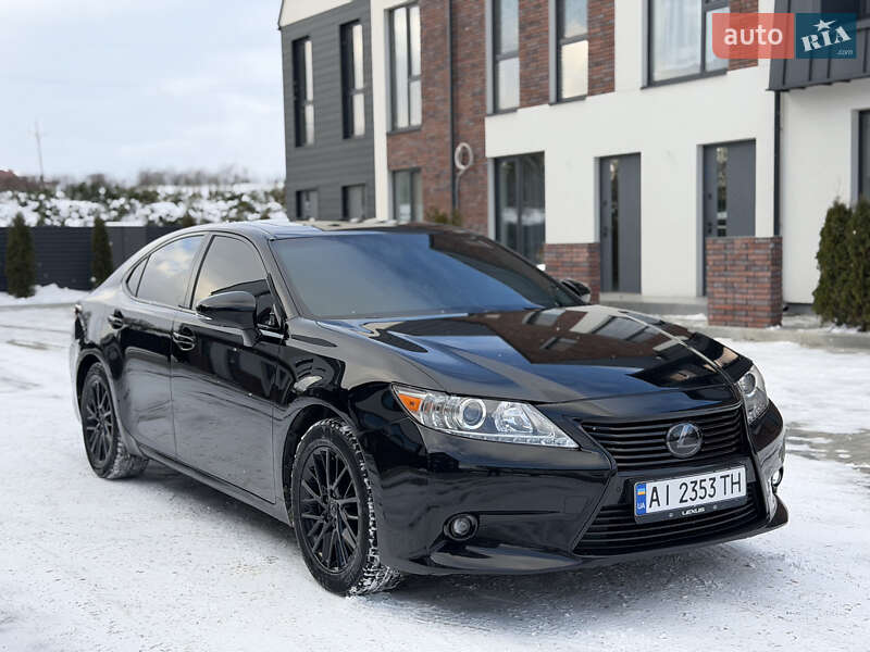 Седан Lexus ES 2014 в Умани