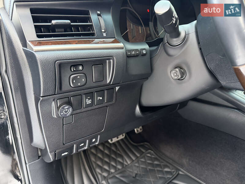 Седан Lexus ES 2014 в Умани