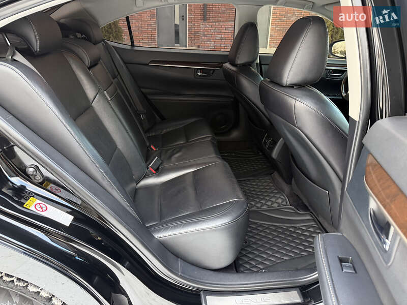Седан Lexus ES 2014 в Умани