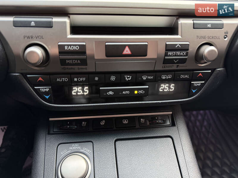 Седан Lexus ES 2014 в Умани