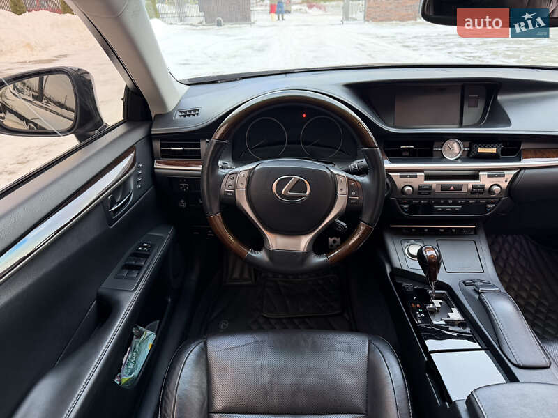 Седан Lexus ES 2014 в Умани