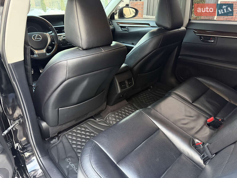 Седан Lexus ES 2014 в Умани