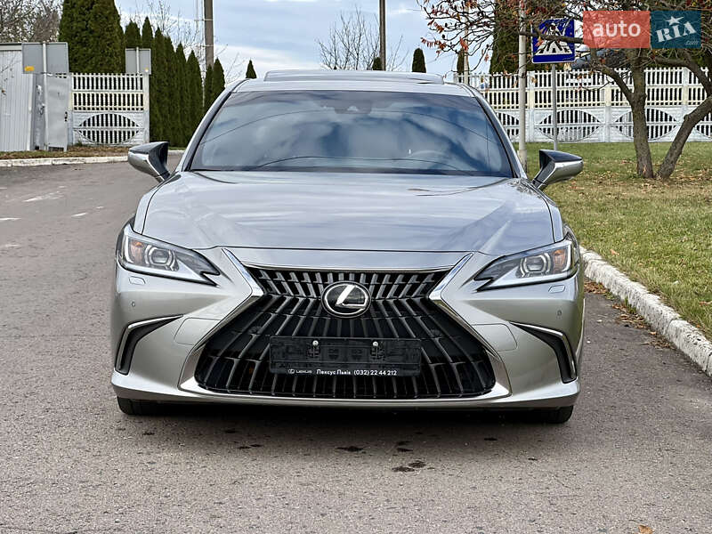 Седан Lexus ES 2024 в Рівному