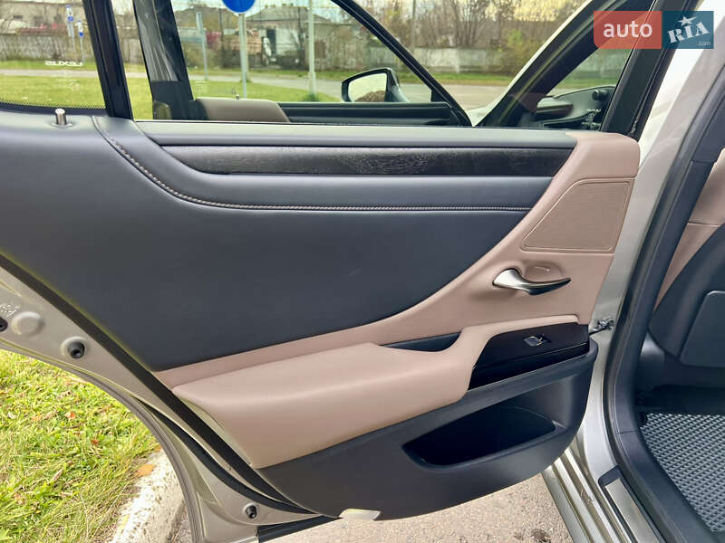 Седан Lexus ES 2024 в Рівному