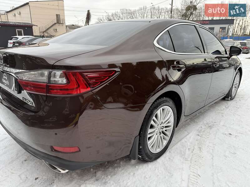 Седан Lexus ES 2016 в Виннице