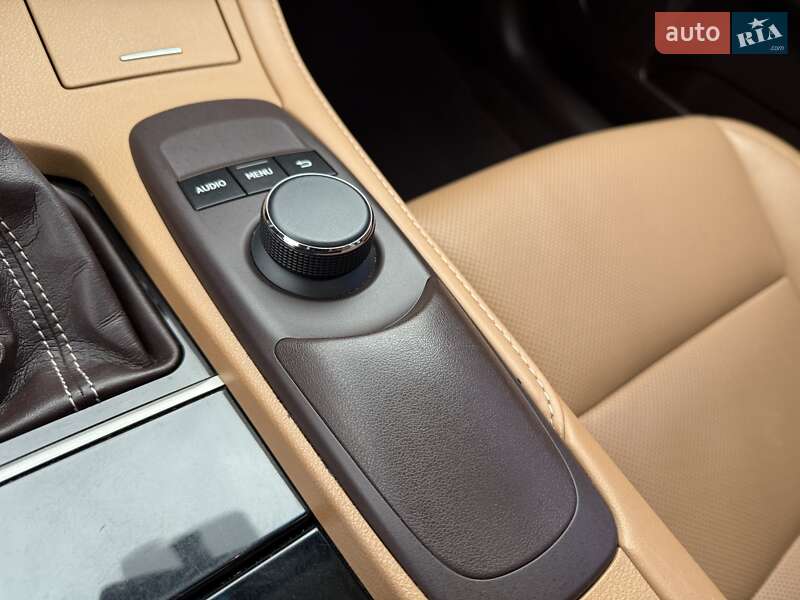 Седан Lexus ES 2016 в Виннице