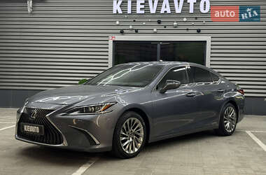 Седан Lexus ES 2018 в Киеве