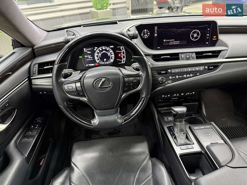 Седан Lexus ES 2018 в Киеве фото 15 Седан Lexus ES 2018 в Киеве