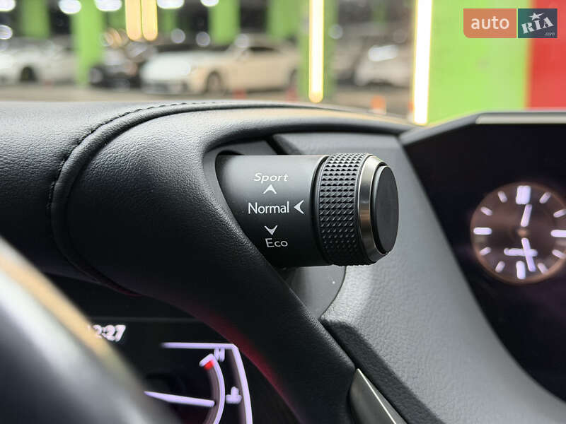 Седан Lexus ES 2018 в Киеве фото 21 Седан Lexus ES 2018 в Киеве