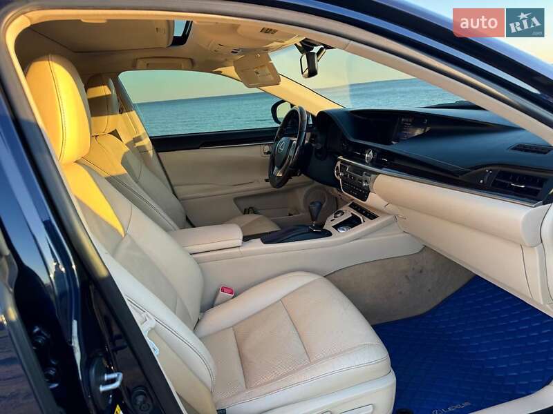 Седан Lexus ES 2015 в Одесі
