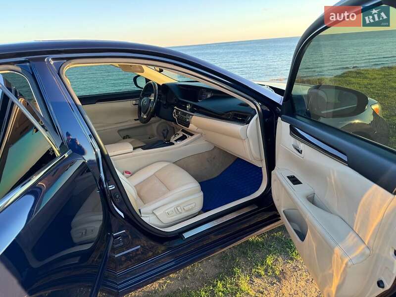 Седан Lexus ES 2015 в Одесі