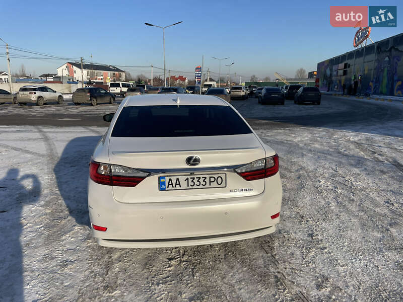 Седан Lexus ES 2018 в Киеве