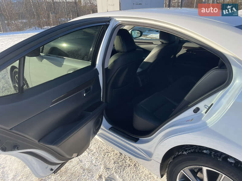 Седан Lexus ES 2018 в Киеве