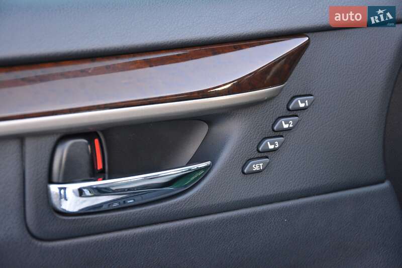 Седан Lexus ES 2013 в Киеве