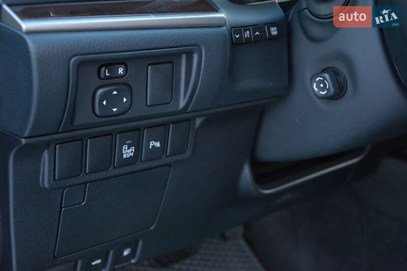 Седан Lexus ES 2013 в Киеве