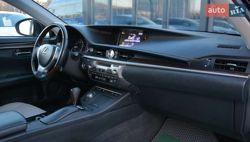 Седан Lexus ES 2013 в Киеве