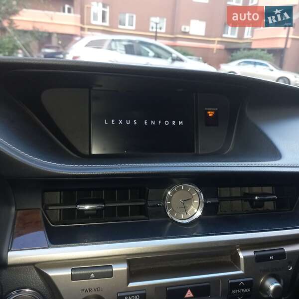 Седан Lexus ES 2014 в Киеве