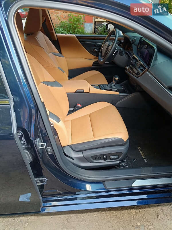 Седан Lexus ES 2023 в Киеве
