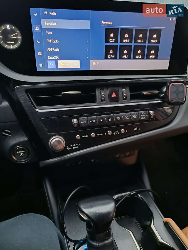 Седан Lexus ES 2023 в Киеве