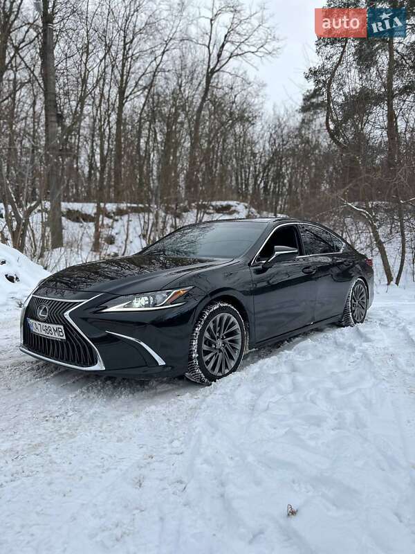Седан Lexus ES 2018 в Киеве