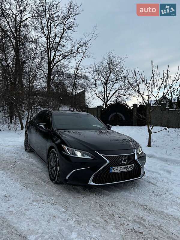 Седан Lexus ES 2018 в Киеве