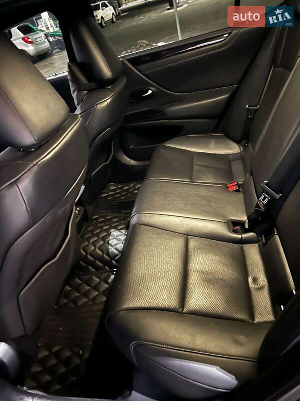 Седан Lexus ES 2018 в Киеве