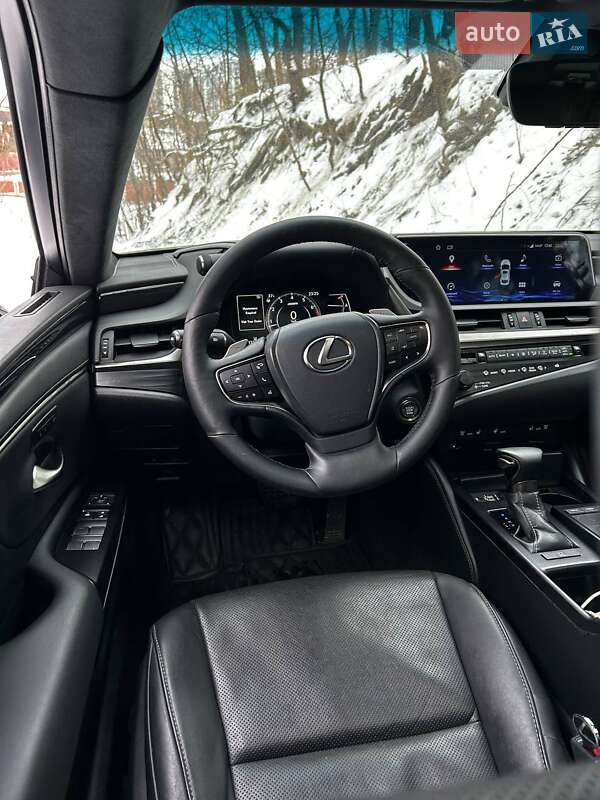 Седан Lexus ES 2018 в Киеве