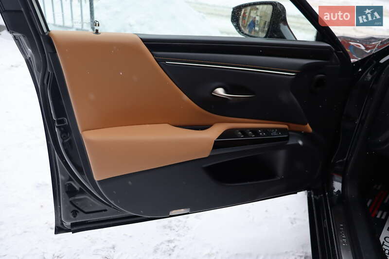 Седан Lexus ES 2022 в Львове