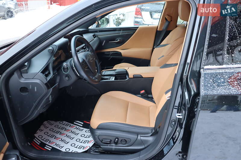 Седан Lexus ES 2022 в Львове