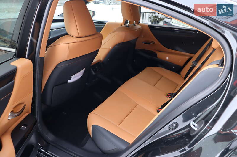 Седан Lexus ES 2022 в Львове