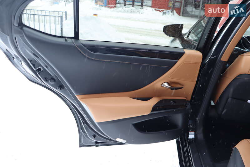 Седан Lexus ES 2022 в Львове