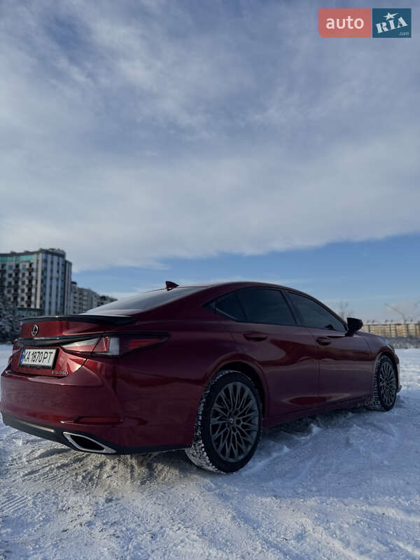 Седан Lexus ES 2019 в Киеве