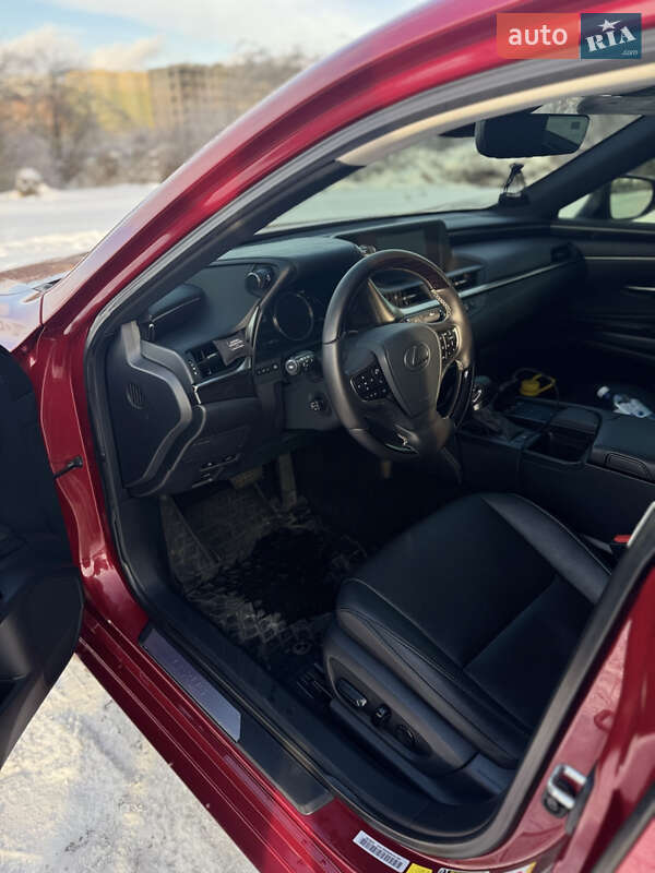 Седан Lexus ES 2019 в Киеве