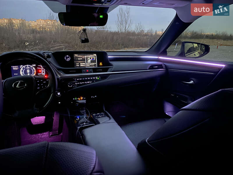 Седан Lexus ES 2019 в Киеве