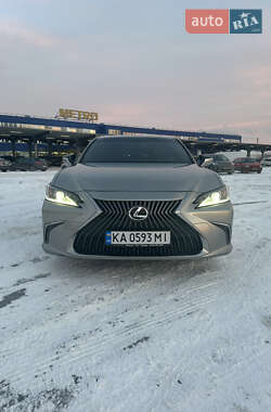 Седан Lexus ES 2019 в Киеве
